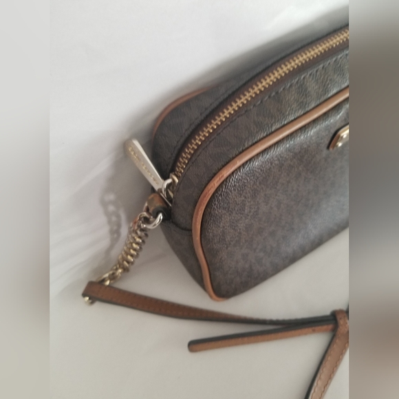 ❌ Sold ❌ Michael Kors crossbody - Picture 2 of 8